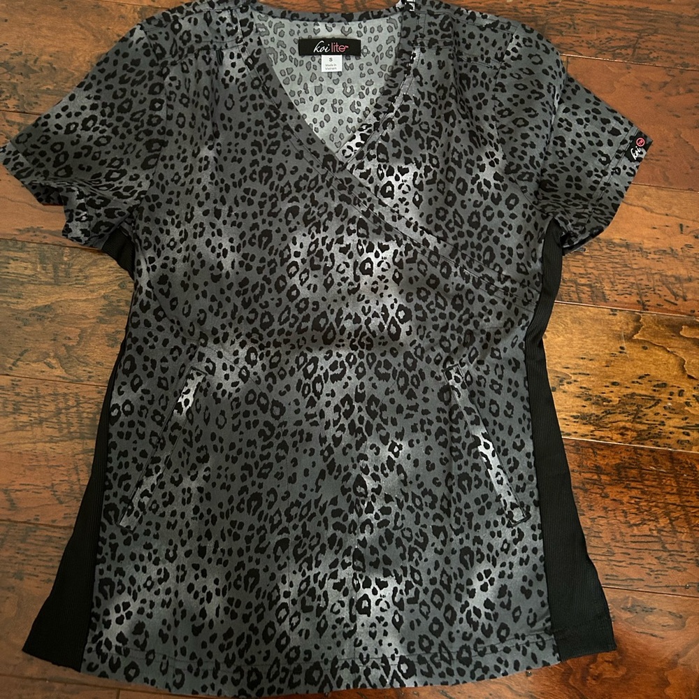 Koi Lite Animal Print - Black and Gray